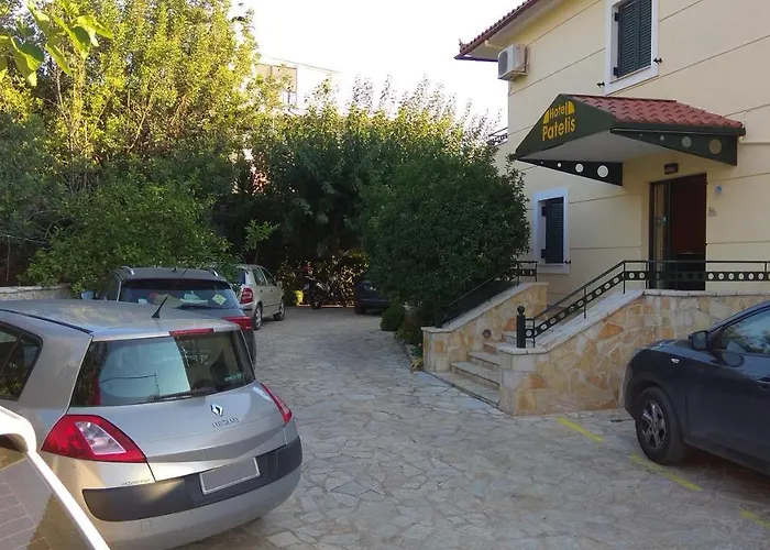 Patelis Aparthotel 3*