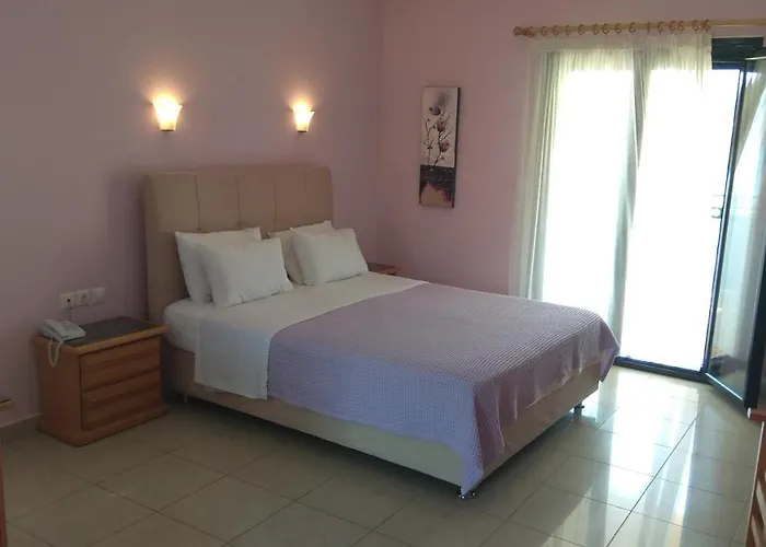 Patelis Aparthotel 3*