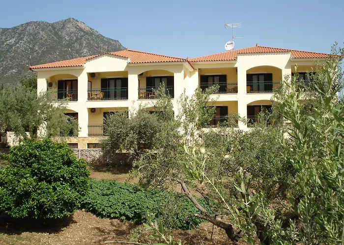 Patelis מלון דירות Poúlithra