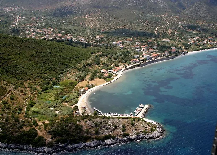 Patelis מלון דירות 3*